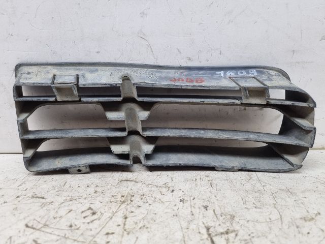 bontott VW GOLF IV Jobb Ködlámpa Rács