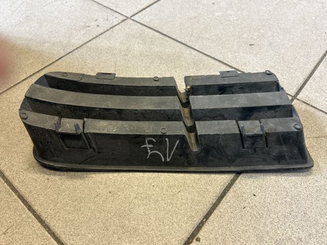 bontott VW GOLF IV Jobb Ködlámpa Rács