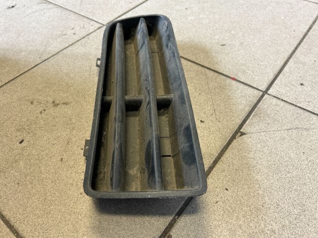 bontott VW GOLF IV Jobb Ködlámpa Rács