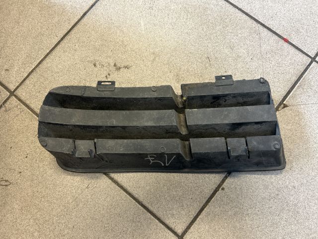 bontott VW GOLF IV Jobb Ködlámpa Rács