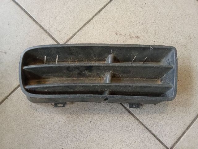 bontott VW GOLF IV Jobb Ködlámpa Rács