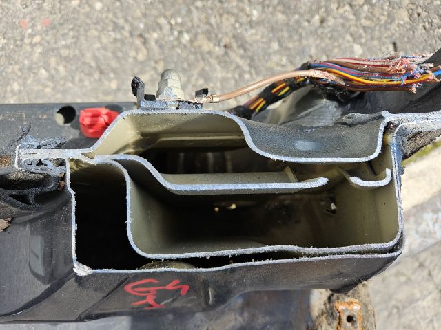 bontott VW GOLF IV Jobb Küszöb