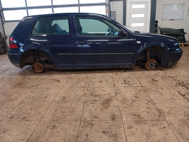 bontott VW GOLF IV Jobb Oldalkárpit (2-3 ajtóshoz hátra)