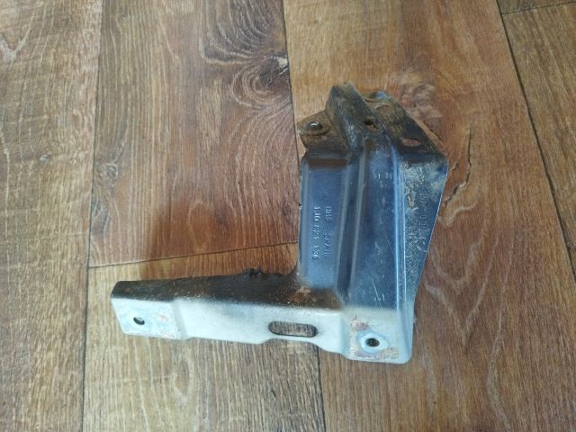 bontott VW GOLF IV Jobb Sárvédő Oldaltartó