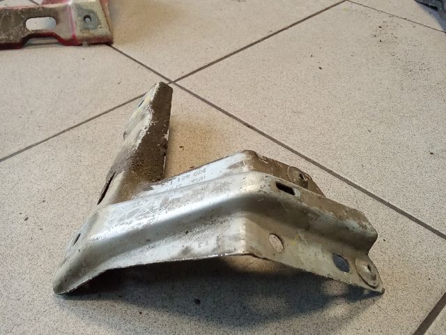 bontott VW GOLF IV Jobb Sárvédő Oldaltartó