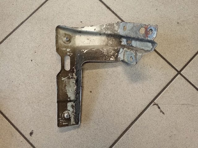 bontott VW GOLF IV Jobb Sárvédő Oldaltartó