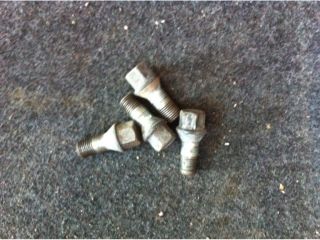 bontott VW GOLF IV Kerék Csavar Szett