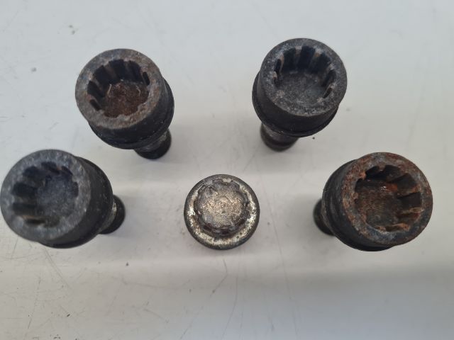 bontott VW GOLF IV Kerékőr Szett