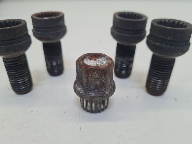 bontott VW GOLF IV Kerékőr Szett