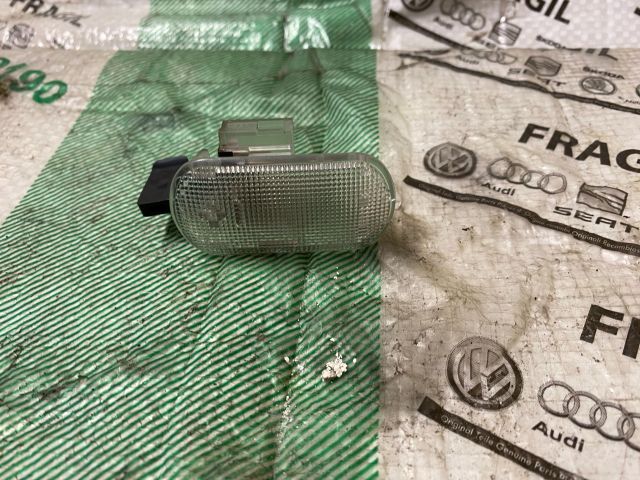 bontott VW GOLF IV Kesztyűtartó Világítás