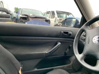 bontott VW GOLF IV Kesztyűtartó