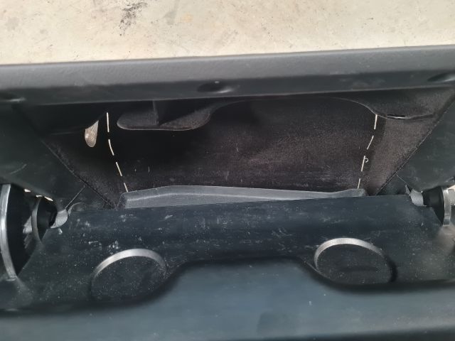 bontott VW GOLF IV Kesztyűtartó