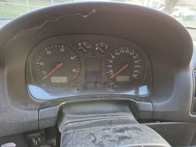 bontott VW GOLF IV Kesztyűtartó