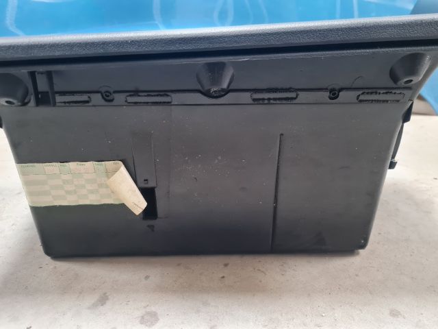 bontott VW GOLF IV Kesztyűtartó