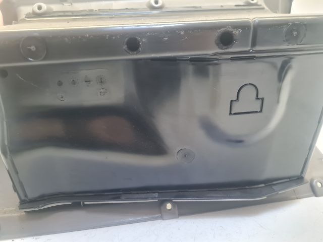 bontott VW GOLF IV Kesztyűtartó