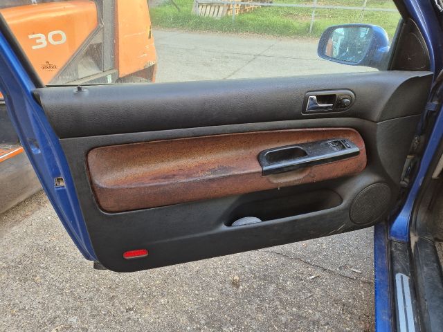 bontott VW GOLF IV Kesztyűtartó