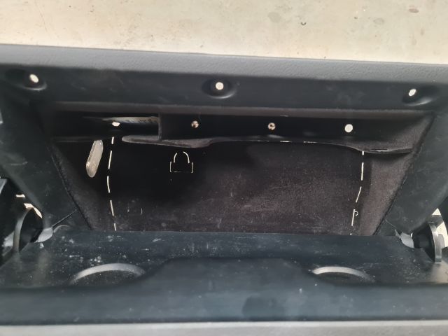 bontott VW GOLF IV Kesztyűtartó