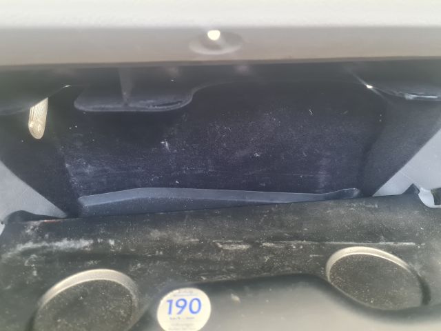 bontott VW GOLF IV Kesztyűtartó