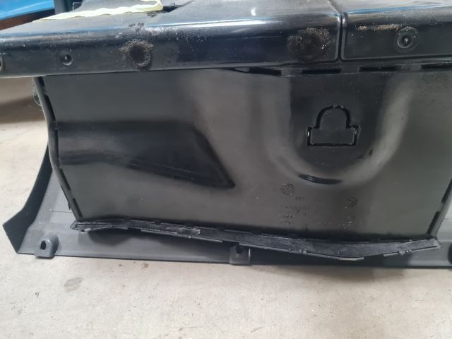 bontott VW GOLF IV Kesztyűtartó