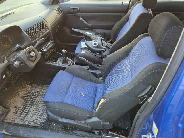 bontott VW GOLF IV Kesztyűtartó