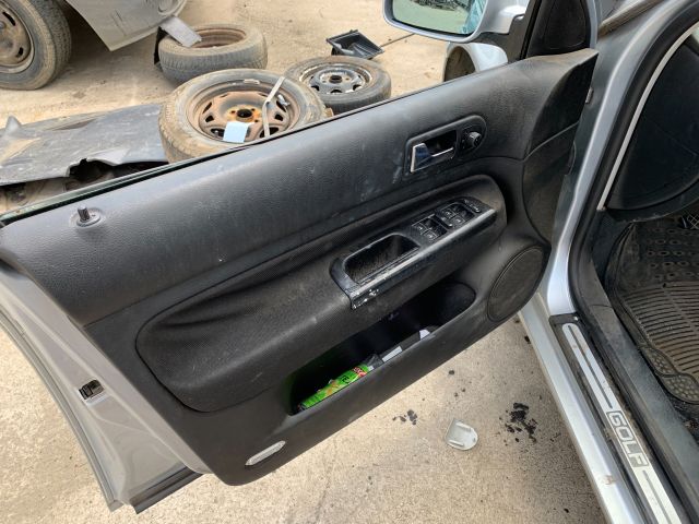 bontott VW GOLF IV Kesztyűtartó