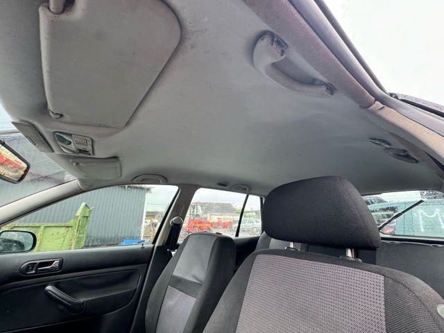 bontott VW GOLF IV Kesztyűtartó