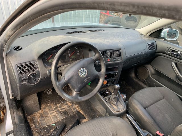 bontott VW GOLF IV Kesztyűtartó