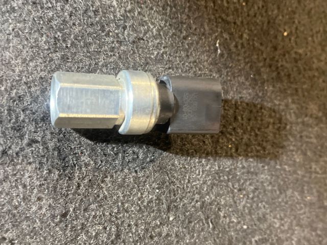 bontott VW GOLF IV Klíma Nyomásérzékelő Kapcsoló