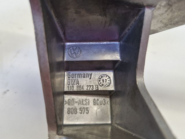 bontott VW GOLF IV Könyöklő Tartó Konzol