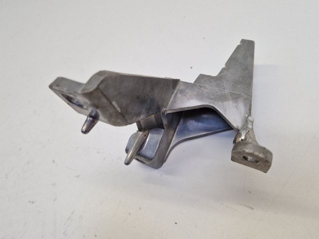 bontott VW GOLF IV Könyöklő Tartó Konzol