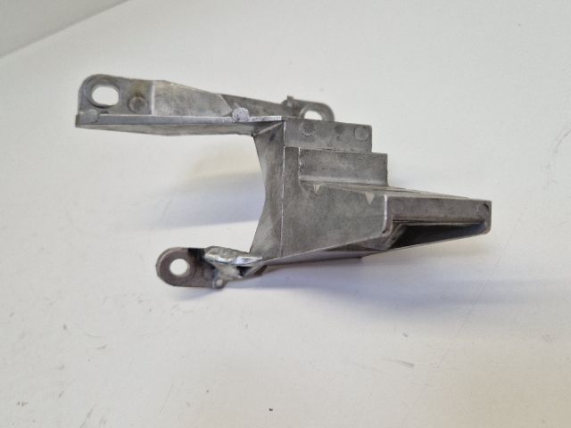 bontott VW GOLF IV Könyöklő Tartó Konzol