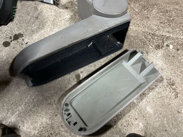 bontott VW GOLF IV Könyöklő