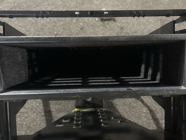 bontott VW GOLF IV Középkonzol Keret