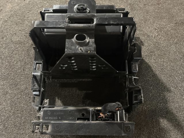 bontott VW GOLF IV Középkonzol Keret