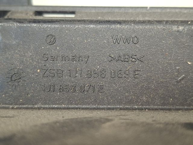 bontott VW GOLF IV Középkonzol Keret