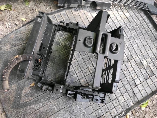 bontott VW GOLF IV Középkonzol Keret