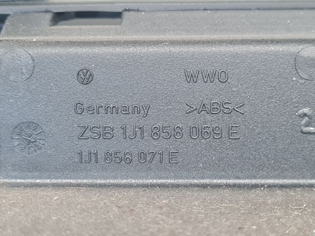 bontott VW GOLF IV Középkonzol Keret