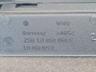 bontott VW GOLF IV Középkonzol Keret