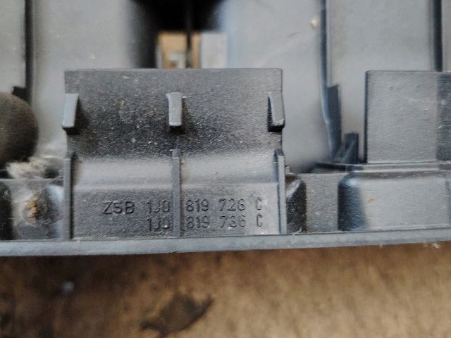 bontott VW GOLF IV Középső Szellőző