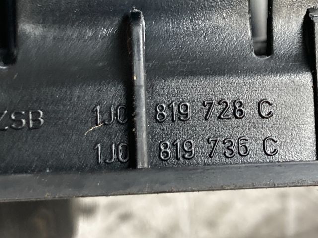 bontott VW GOLF IV Középső Szellőző