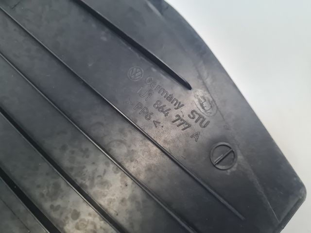 bontott VW GOLF IV Lábtámasz Burkolat