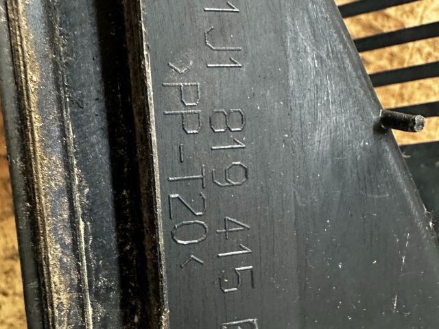 bontott VW GOLF IV Levélrács