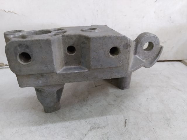 bontott VW GOLF IV Motor Tartó Bak (Fém)