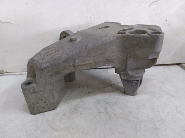 bontott VW GOLF IV Motor Tartó Bak (Fém)