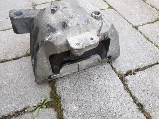 bontott VW GOLF IV Motor Tartó Bak Jobb