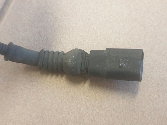 bontott VW GOLF IV Motorháztető Nyitó Kar / Gomb