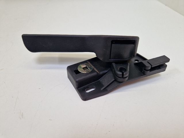 bontott VW GOLF IV Motorháztető Nyitó Kar / Gomb