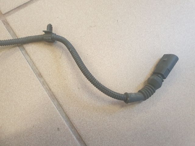 bontott VW GOLF IV Motorháztető Nyitó Kar / Gomb