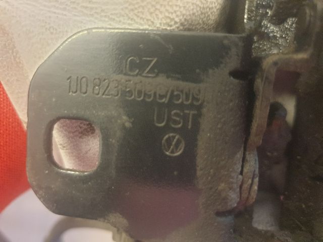 bontott VW GOLF IV Motorháztető Nyitó Kar / Gomb