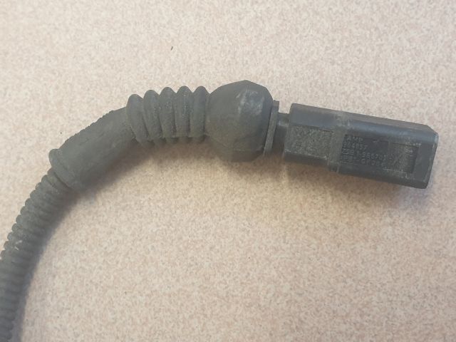 bontott VW GOLF IV Motorháztető Nyitó Kar / Gomb